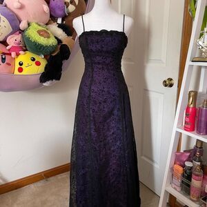 Y2K BETSY & ADAM PURPLE EMBROIDERED FORMAL GOWN
